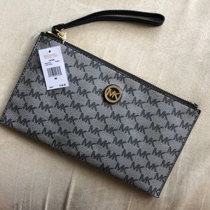 Michael Kors clutch / wristlet / wallet